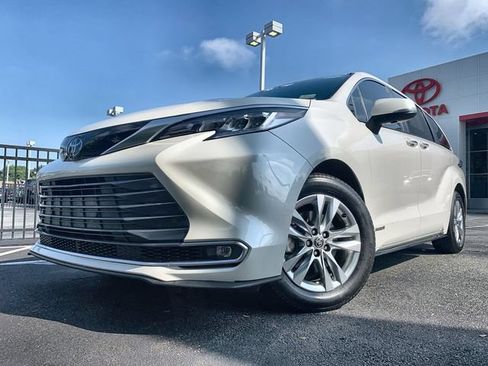 Used 2021 Toyota Sienna Limited FWD image 4