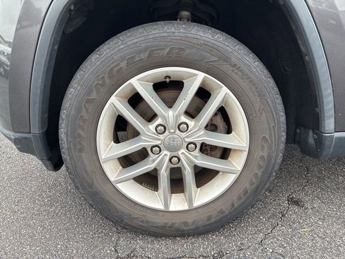 Used 2017 Jeep Grand Cherokee Laredo w/ Quick Order Package 23E image 10