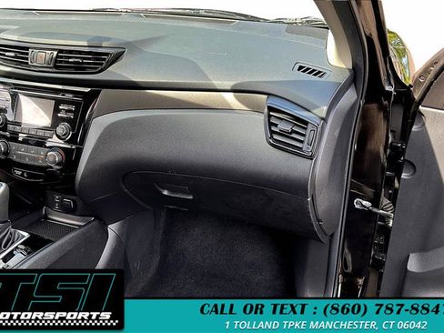 Used 2018 Nissan Rogue Sport S image 17