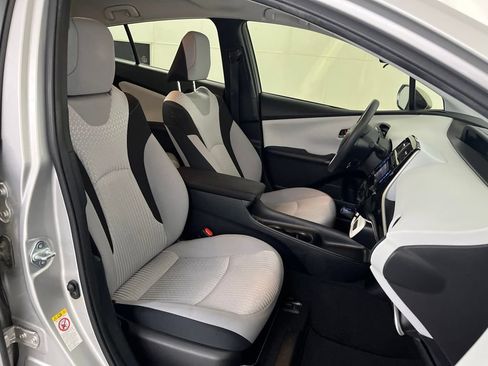 Used 2017 Toyota Prius Two w/ Prius Two Safety Plus Package FWD image 22