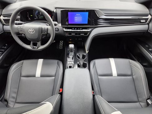 Used 2025 Toyota Camry SE w/ Convenience Package FWD image 13