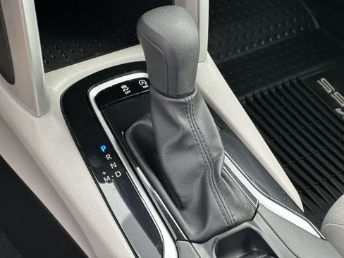 Used 2025 Toyota Corolla Cross L FWD image 21