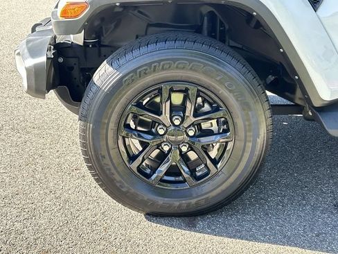 Used 2022 Jeep Gladiator Sport AWD/4WD image 10