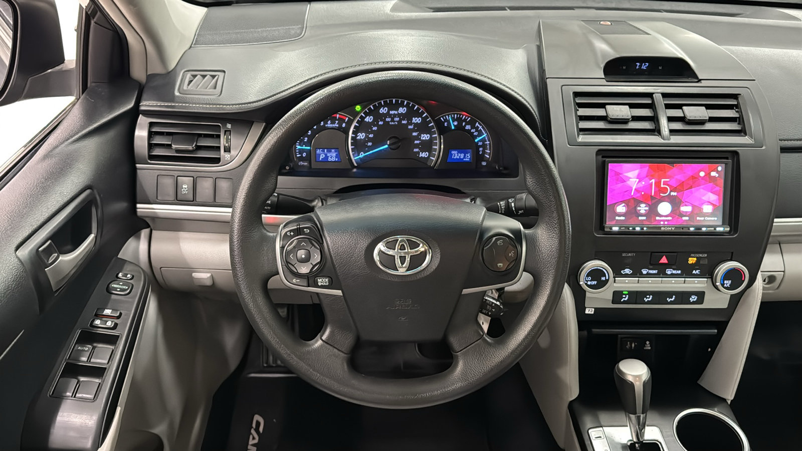 Used 2014 Toyota Camry LE FWD image 12
