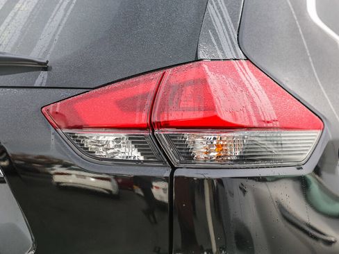 Used 2019 Nissan Rogue SV image 23