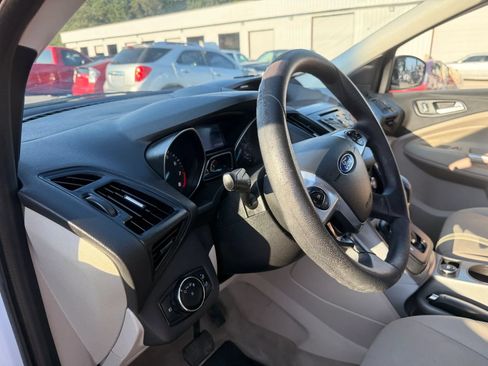 Used 2015 Ford Escape SE FWD image 17