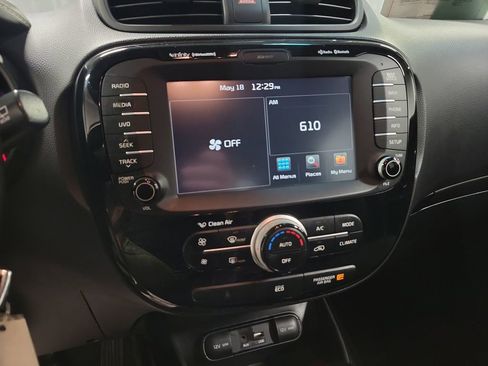 Used 2016 Kia Soul + w/ Audio Package FWD image 15