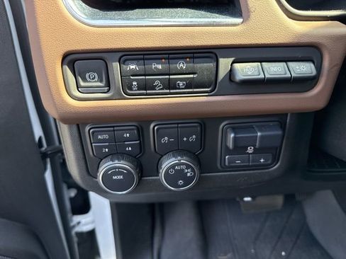 Used 2024 Chevrolet Suburban High Country w/ Max Trailering Package image 11