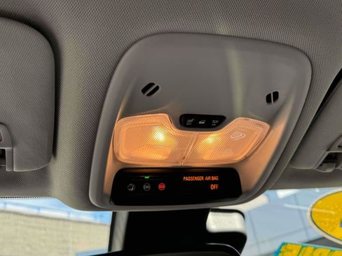 Used 2022 Chevrolet Bolt EUV LT w/ Convenience Package image 29