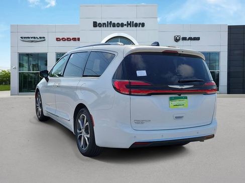 New 2026 Chrysler Pacifica Pinnacle image 3
