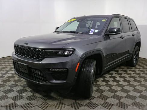 Used 2023 Jeep Grand Cherokee Limited w/ Black Appearance Package AWD/4WD image 5