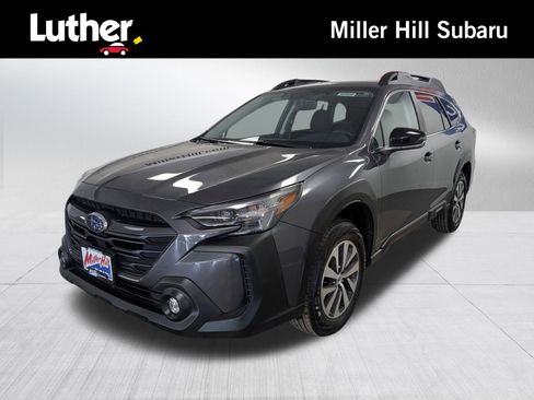 Used 2025 Subaru Outback Premium image 1