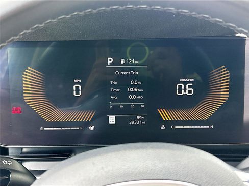 Used 2025 Kia Carnival FWD image 12