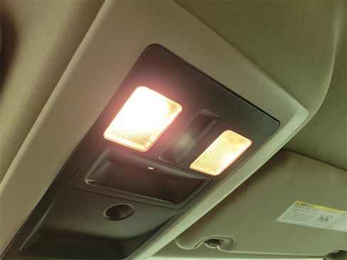 Used 2022 RAM 1500 Classic SLT image 30