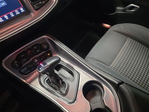 Used 2019 Dodge Challenger SXT image 24