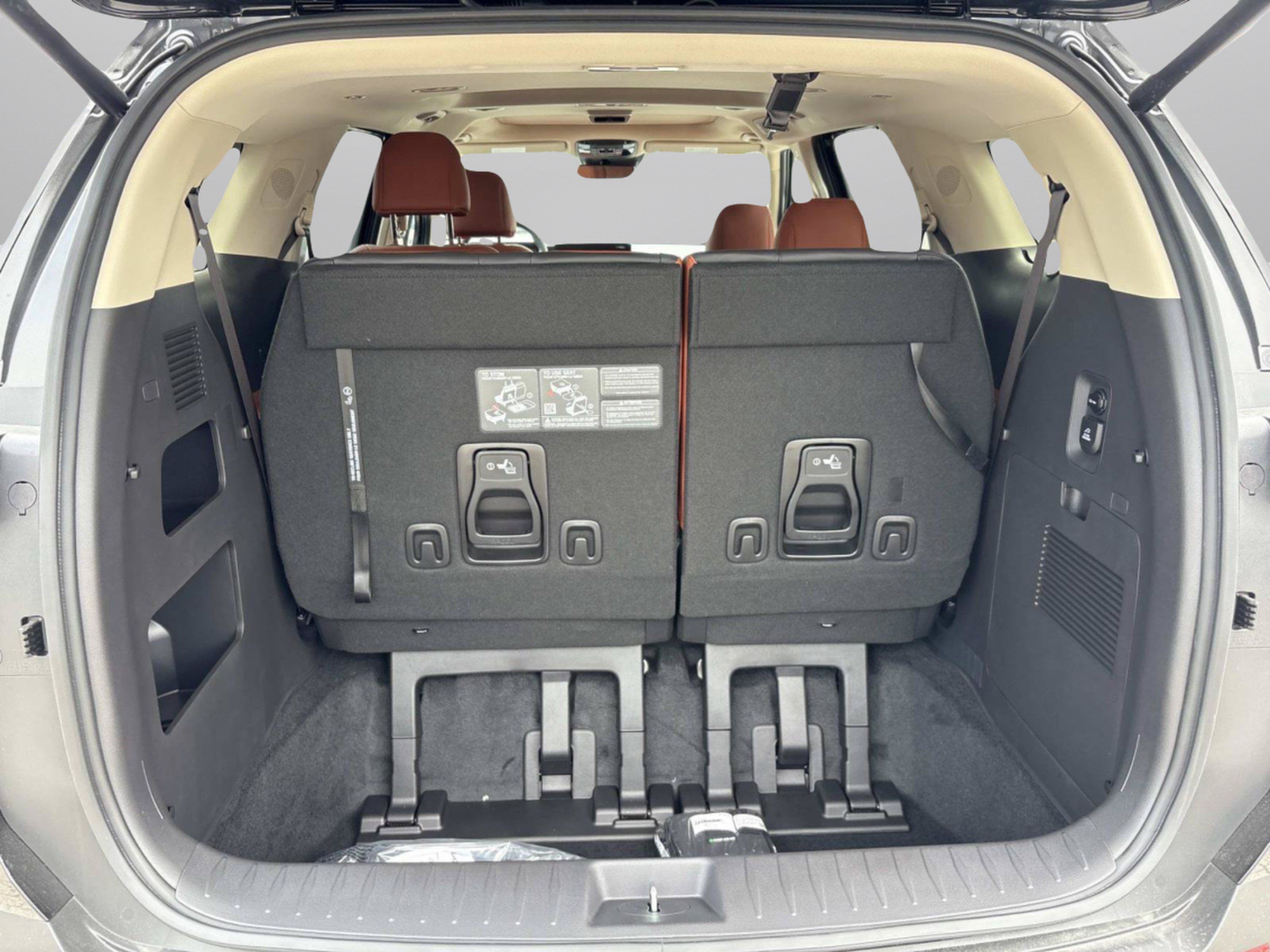 New 2027 Kia Carnival SX w/ Dark Edition Package FWD image 12