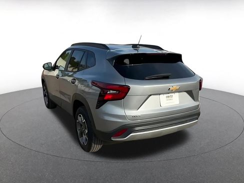 Used 2025 Chevrolet Trax LT image 11