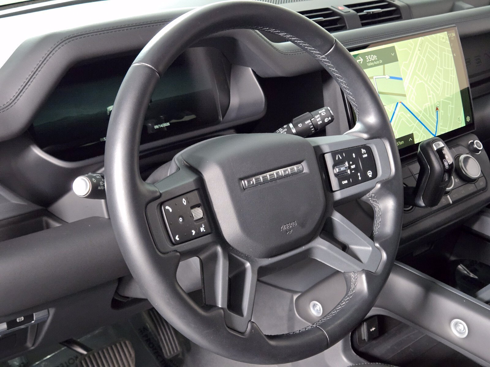 Used 2026 Land Rover Defender 110 X-Dynamic SE AWD/4WD image 24