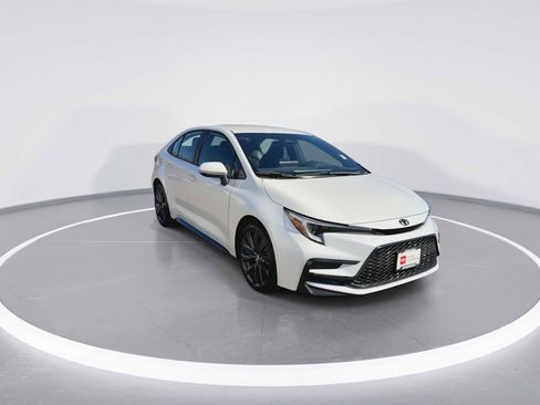 Certified 2025 Toyota Corolla SE image 2