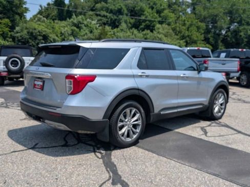 Certified 2023 Ford Explorer XLT w/ Equipment Group 202A AWD/4WD image 3