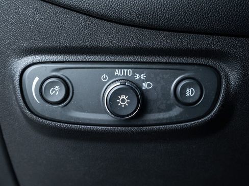 Used 2021 Chevrolet Equinox LT image 22