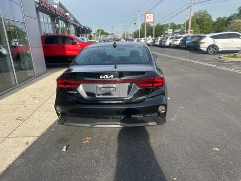 Used 2024 Kia Forte LXS FWD image 4