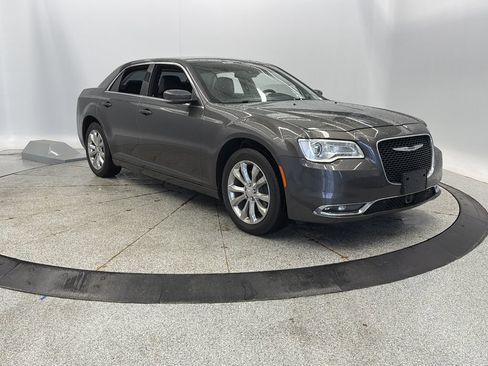 Used 2021 Chrysler 300 Touring L AWD/4WD image 4
