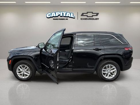 Used 2025 Jeep Grand Cherokee Laredo X w/ Luxury Tech Group I image 12