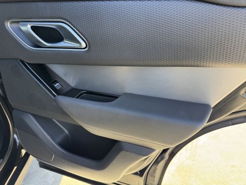 Used 2023 Land Rover Range Rover Velar R-Dynamic S image 11