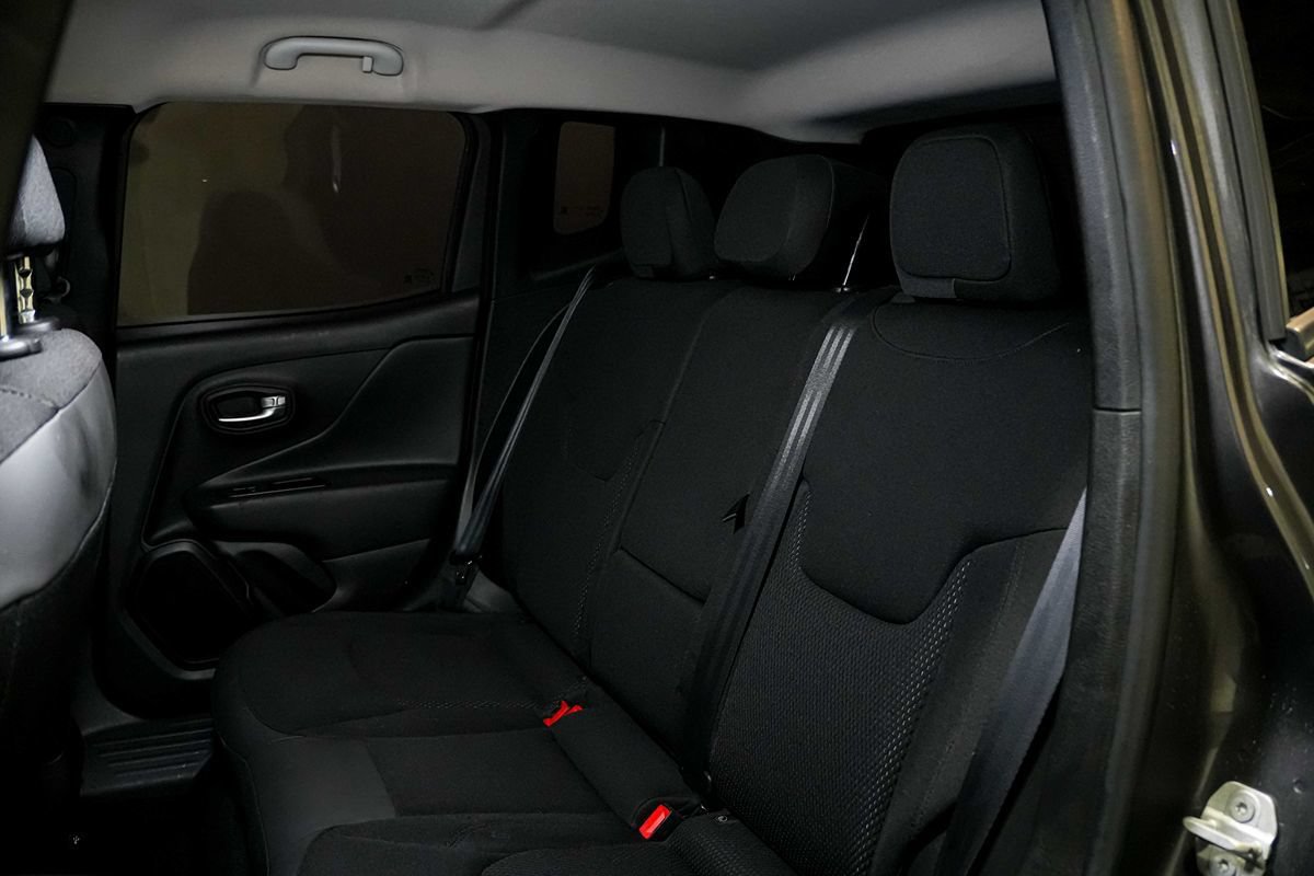 Used 2020 Jeep Renegade Altitude FWD image 14
