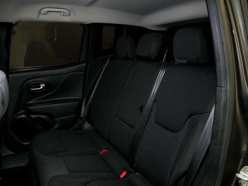 Used 2020 Jeep Renegade Altitude FWD image 14