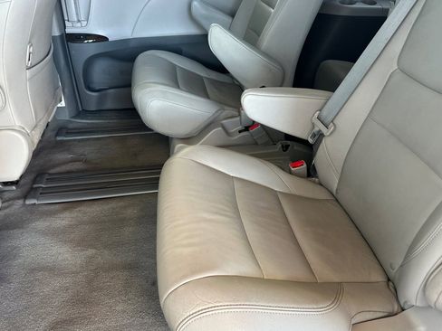 Certified 2018 Toyota Sienna XLE w/ XLE Navigation Package FWD image 14