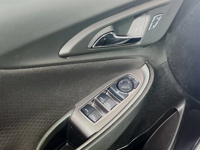 Used 2025 Chevrolet Malibu LT FWD image 16