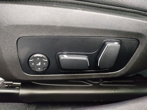 Used 2024 BMW 330i Sedan w/ Premium Package image 13