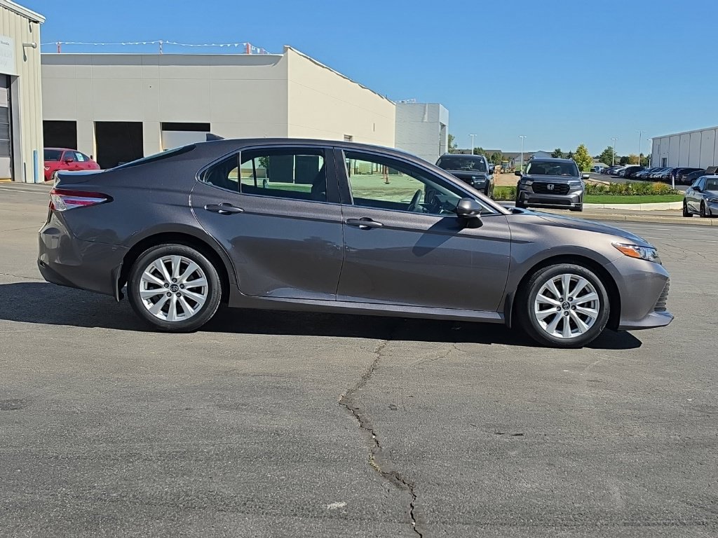 Used 2019 Toyota Camry LE FWD image 9