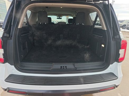 Used 2024 Ford Expedition Max XLT image 23