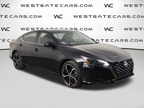 Used 2024 Nissan Altima 2.5 SR FWD image 44