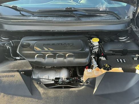 Used 2020 Jeep Cherokee Latitude Plus FWD image 3