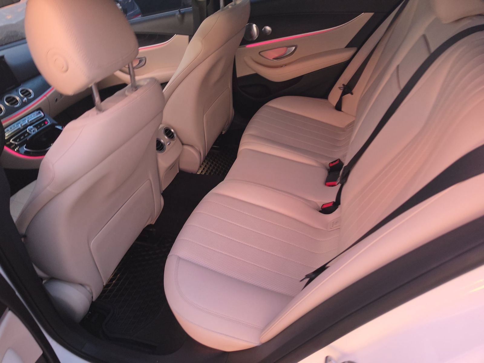 Used 2017 Mercedes-Benz E 300 4MATIC image 6