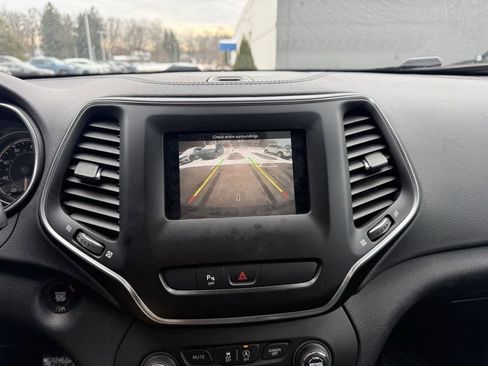 Used 2020 Jeep Cherokee Latitude Plus w/ Cold Weather Group image 13