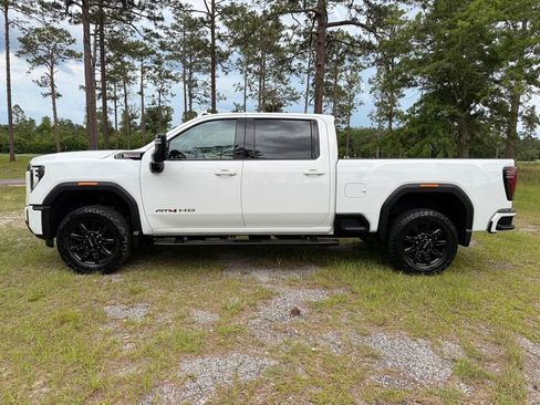 Used 2024 GMC Sierra 2500 AT4 w/ Technology Package AWD/4WD image 2