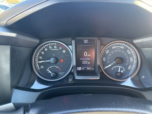 Used 2020 Toyota Tacoma TRD Sport image 17