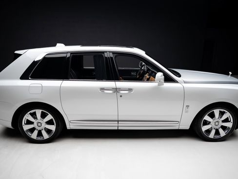 Used 2019 Rolls-Royce Cullinan AWD/4WD image 34