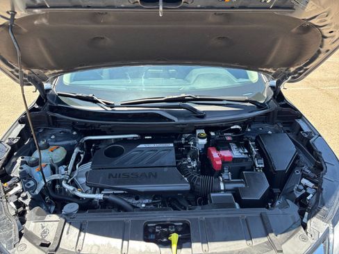 Used 2025 Nissan Rogue SV FWD image 34