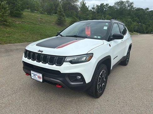 Used 2024 Jeep Compass Trailhawk AWD/4WD image 8