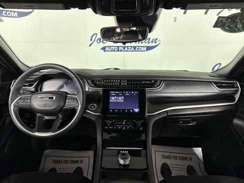 Used 2024 Jeep Grand Cherokee L Laredo image 2