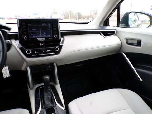 Used 2022 Toyota Corolla Cross L FWD image 11