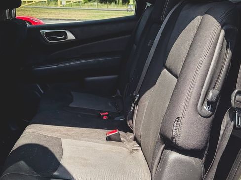 Used 2018 Nissan Pathfinder S AWD/4WD image 16