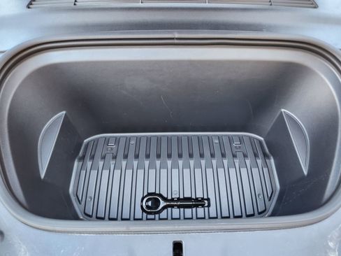 Used 2023 Tesla Model Y Long Range image 34