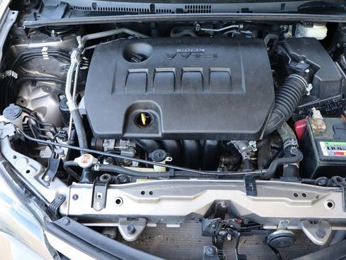 Used 2018 Toyota Corolla SE w/ Carpet Mat Package (TMS) FWD image 38